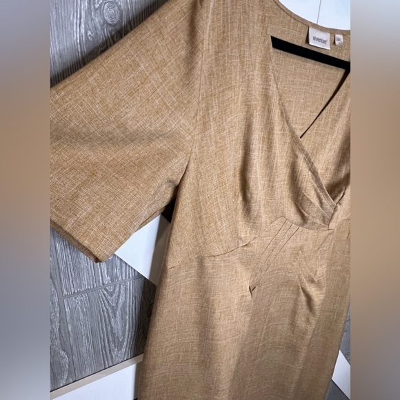 Avenue Dresses & Skirts - 031. Avenue Professional Short Sleeve Dress 16